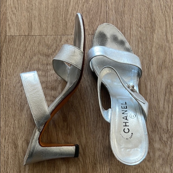 Chanel sandals - Picture 1 of 4